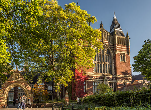 写真:リーズ大学の外観